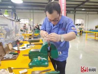 一鋸一銼打磨匠心匠藝--2020年河北省職工職業技能大賽鉗工決賽現場