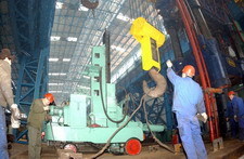 吊裝“巨無霸”(圖)_新聞中心_新浪網